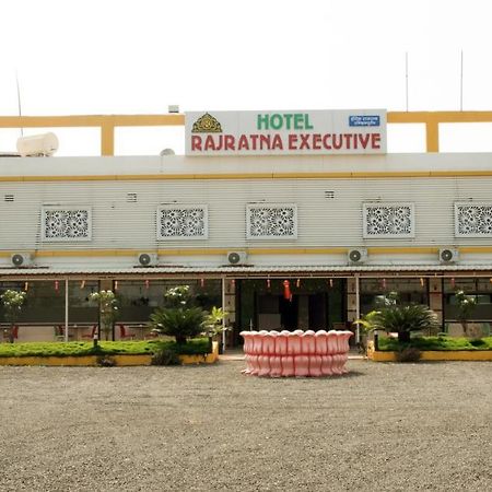 Hotel Rajratna Executive Supe ภายนอก รูปภาพ