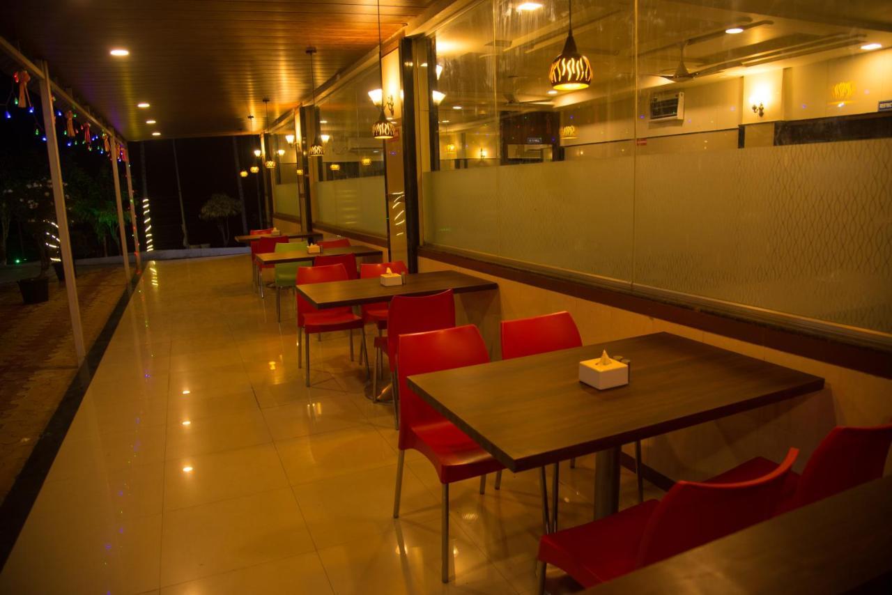 Hotel Rajratna Executive Supe ภายนอก รูปภาพ